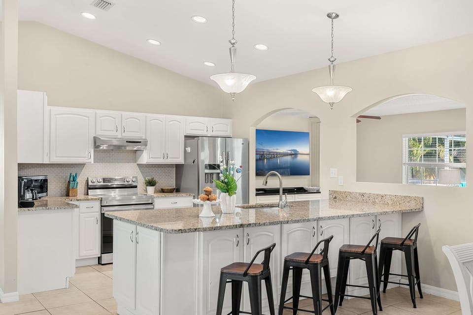 Fully equipped kitchen with everything you need to make your favorite meals!