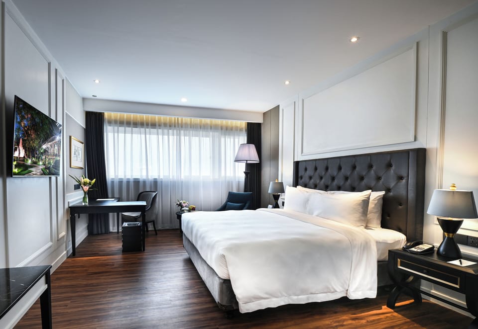 Executive Business Double Room, City View | In-room safe, desk, soundproofing, iron/ironing board