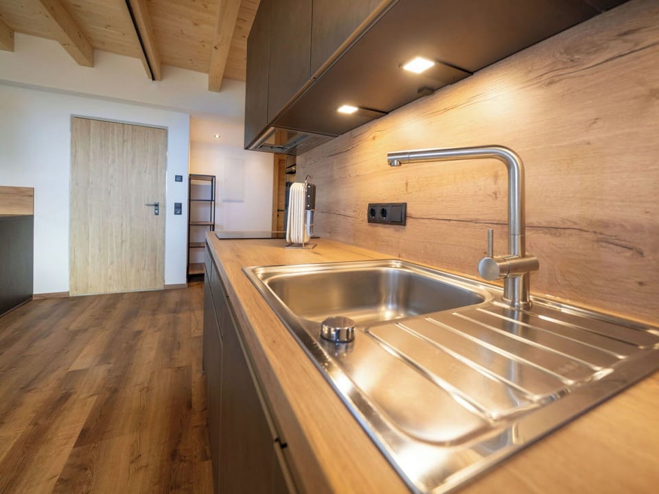 Flooring, Wood, Countertop, Interior Design, Kitchen, Floor, Ceiling, Wood Flooring, Plumbing Fixture, Cabinetry
