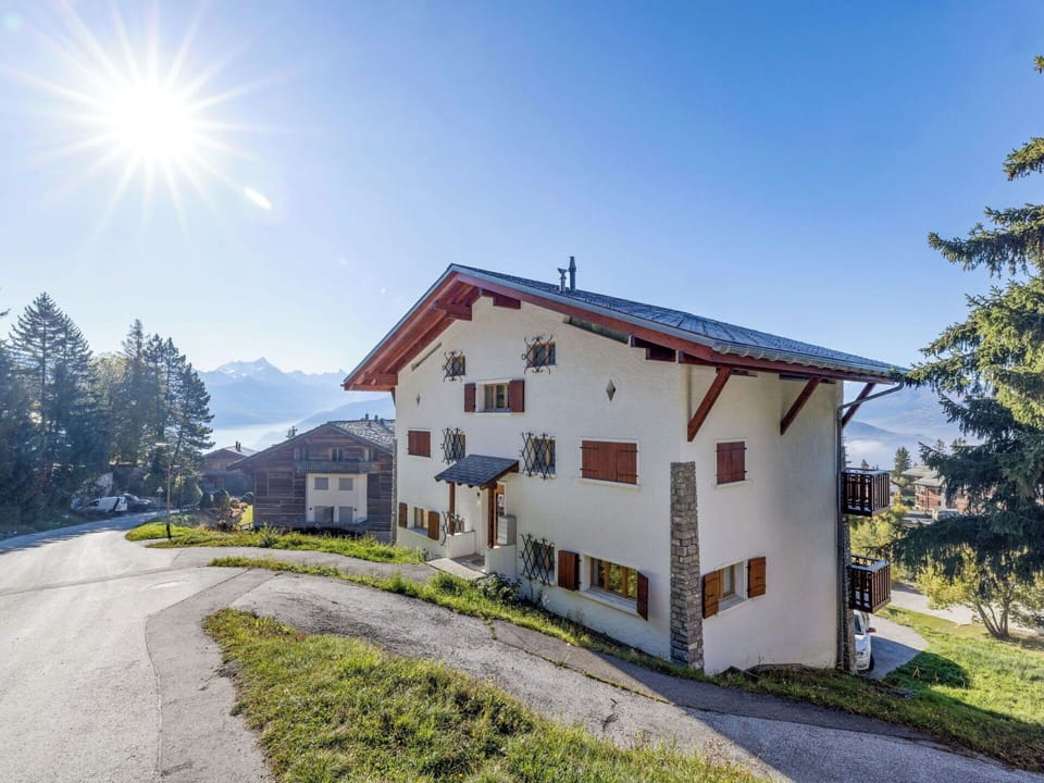 Sky, Window, House, Home, Residential Area, Cottage, Slope, Village, Mountain Village, Villa