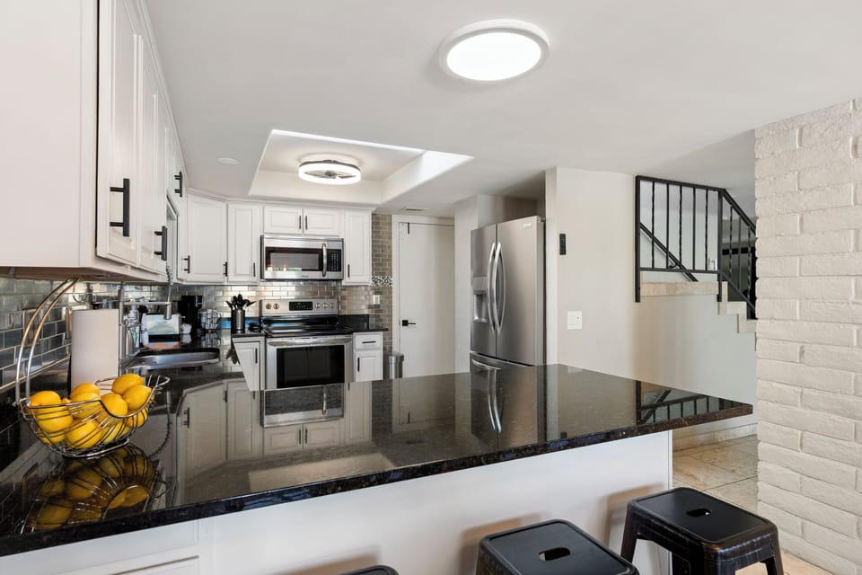 Fully stocked kitchen, bar-stool seating at counter