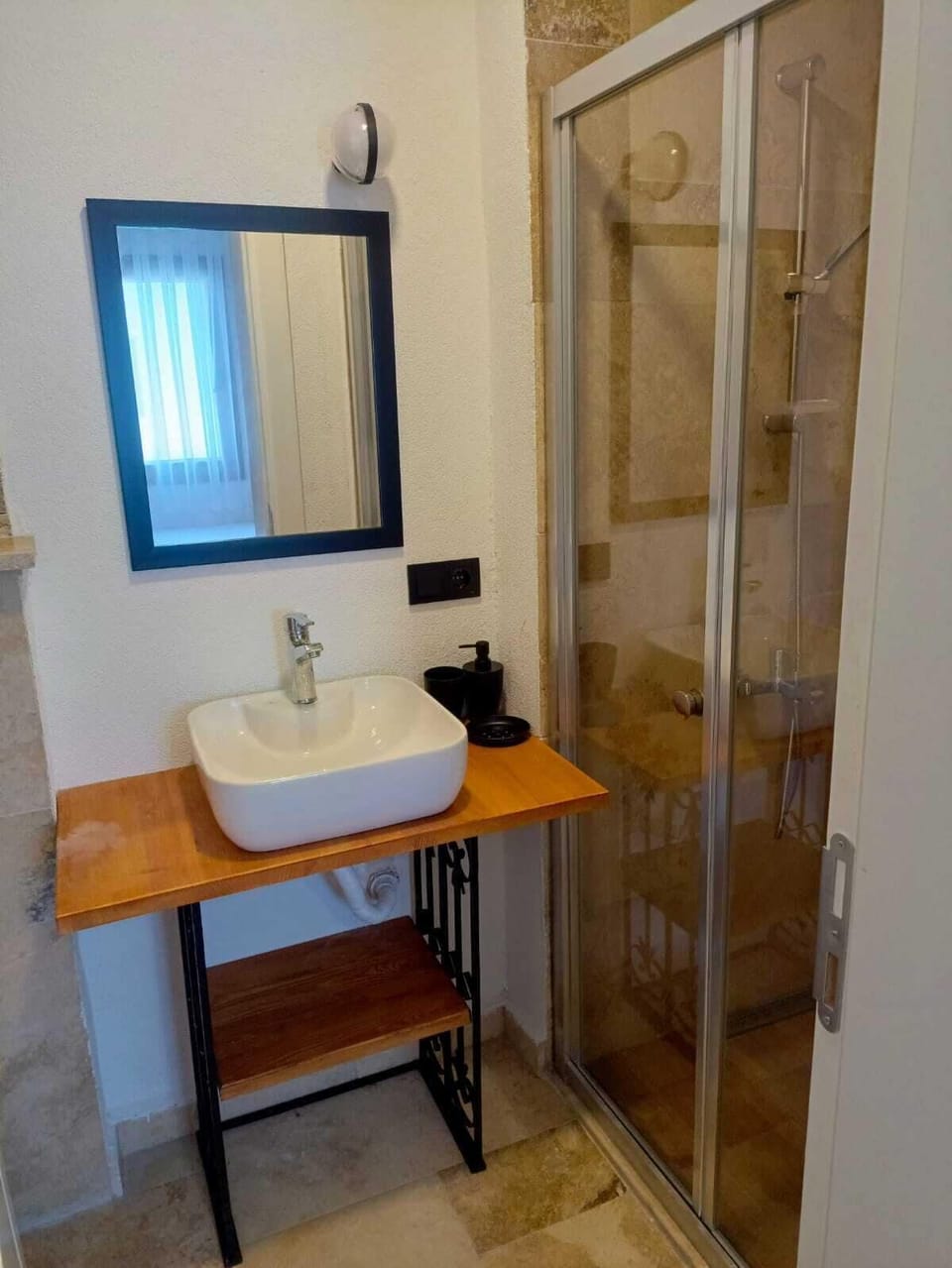 Standard Double Room, Garden View | Bathroom