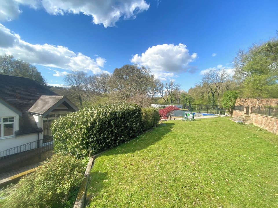 Garden and grounds | Woodland View, The Vale, near Chesham