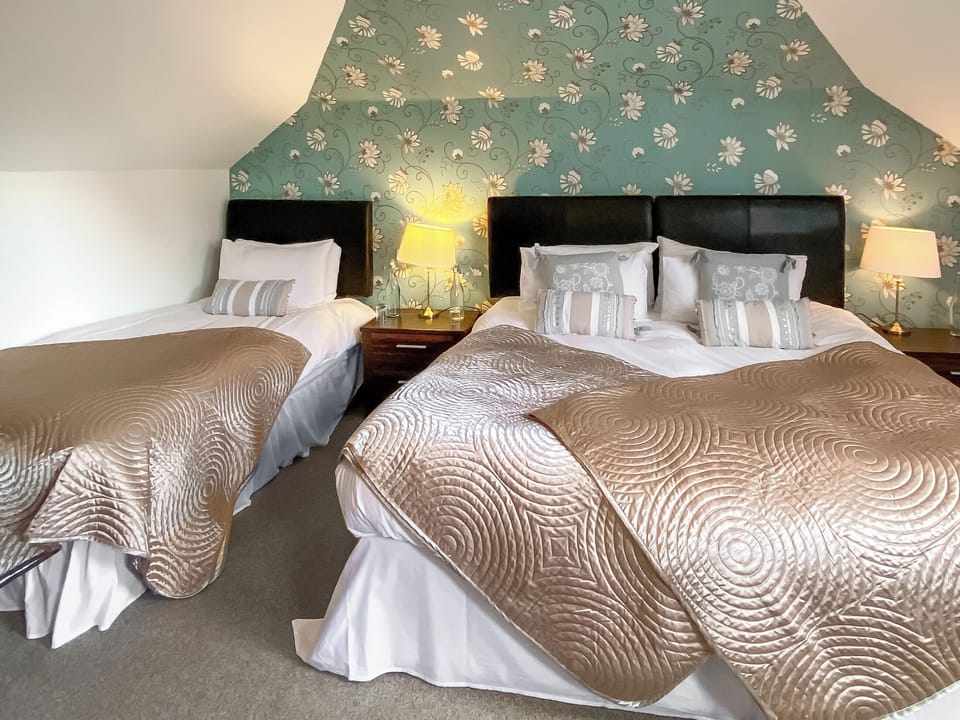 Double bedroom | Abalone, Dingwall