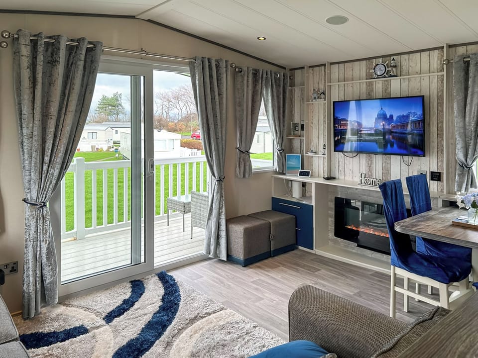 Living area | Ocean Bay View - Rorys Ocean Retreats, Ayr