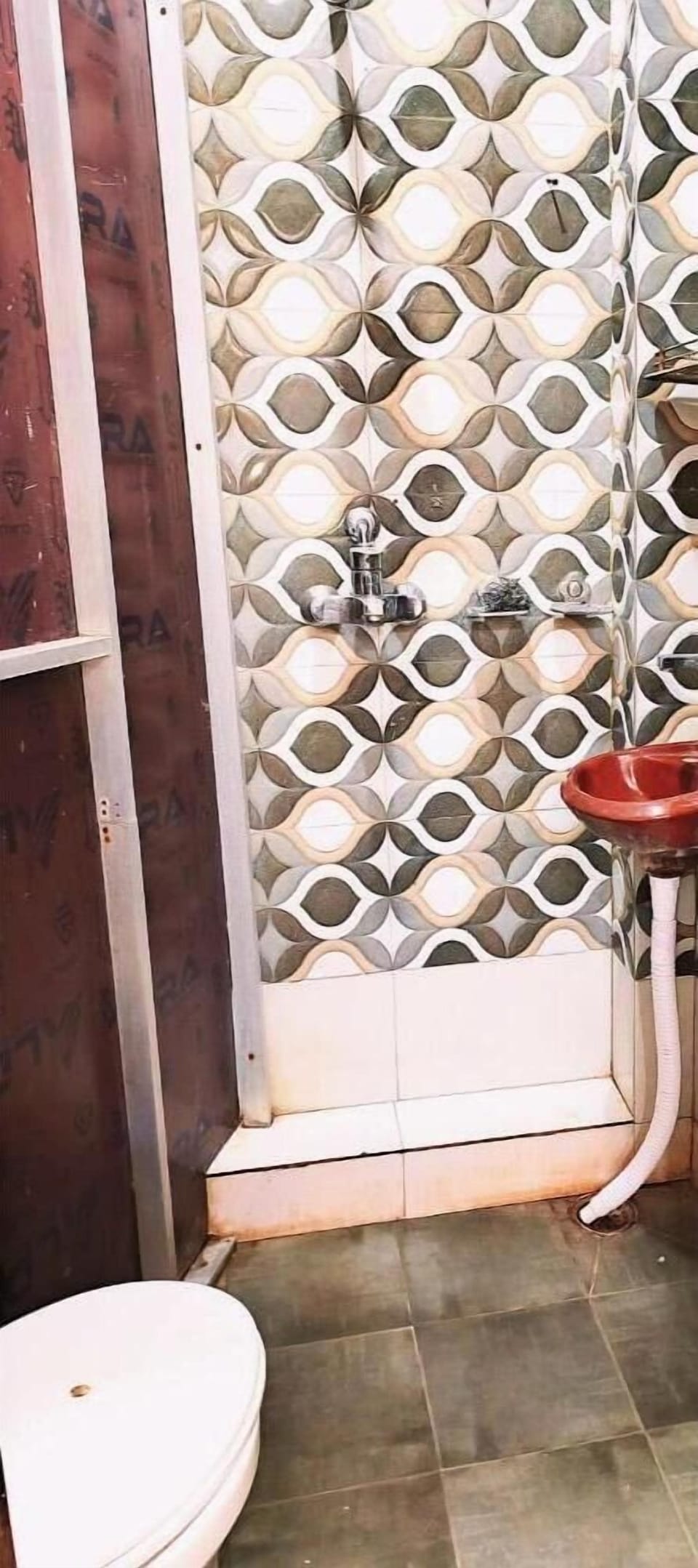 Classic Double Room, City View | Bathroom | Free toiletries, soap, shampoo, toilet paper