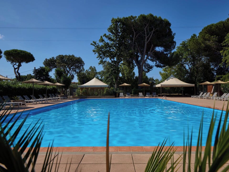 Swimming Pool, Resort, Outdoor Furniture, Leisure, Shade, Eco Hotel, Sunlounger, Hotel, Umbrella, Resort Town