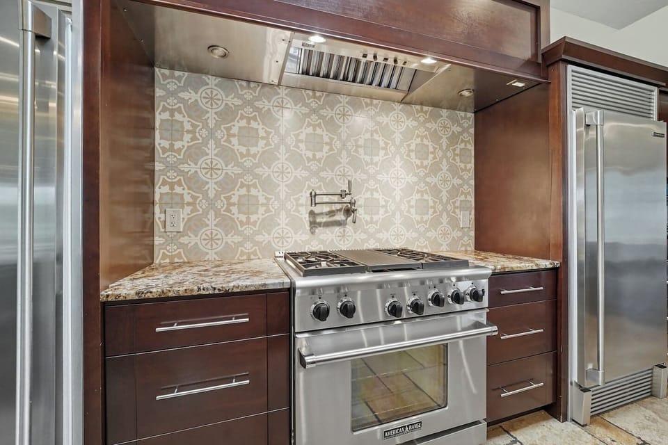 Gas cooktop w/ pot filler for easy meal prep