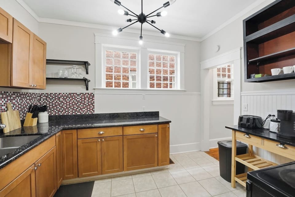 Side view of the kitchen