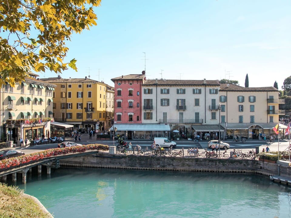 City, Town, Neighbourhood, Human Settlement, Mixed-Use, Tourist Attraction, Canal, Channel, Resort Town, Town Square