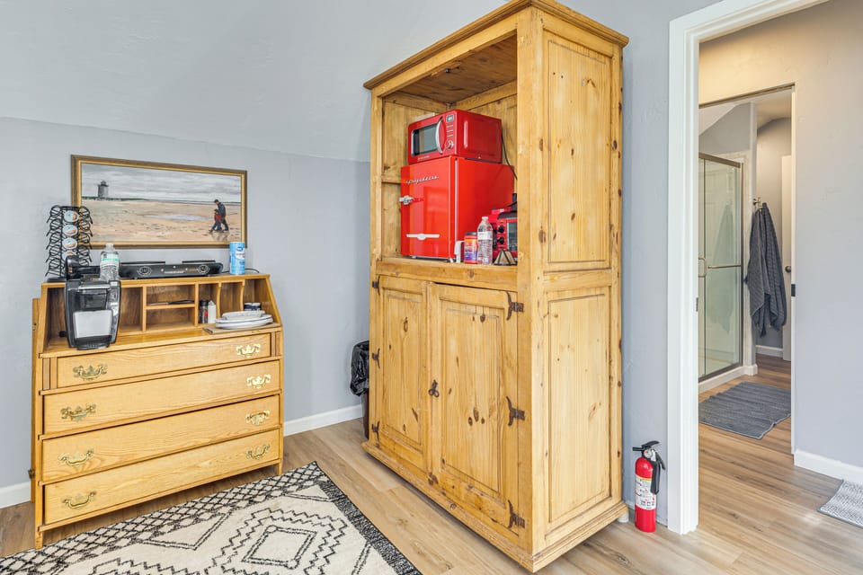 Kitchenette | Cooking Basics | Coffee Makers | Microwave | Hot Plate