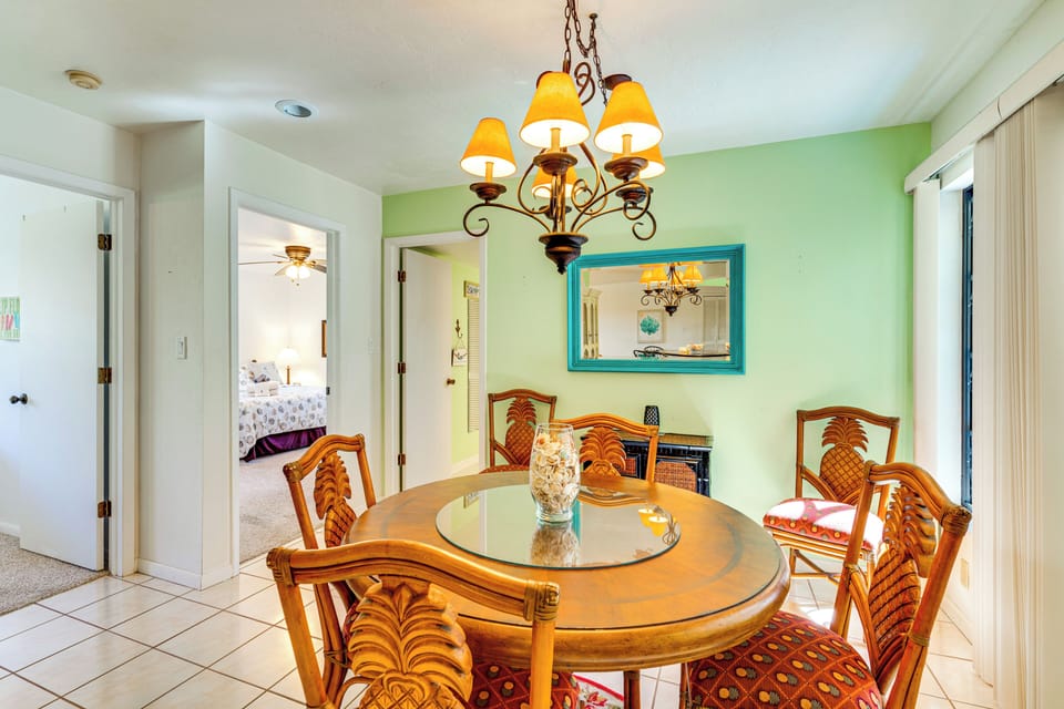 Dining Area | Dishware/Flatware