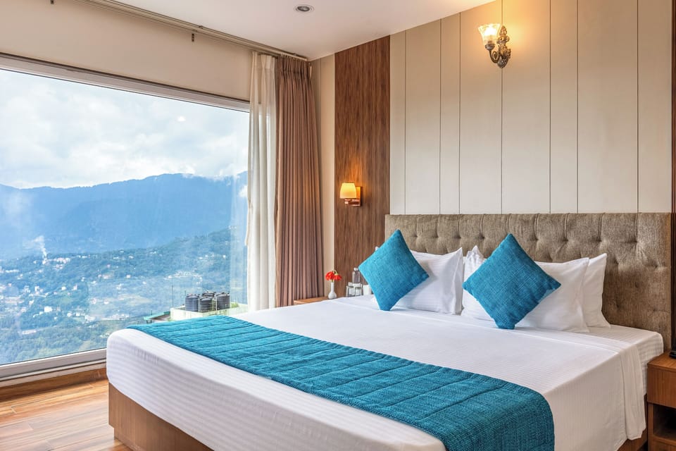 Valley View Room with Balcony | WiFi (free)