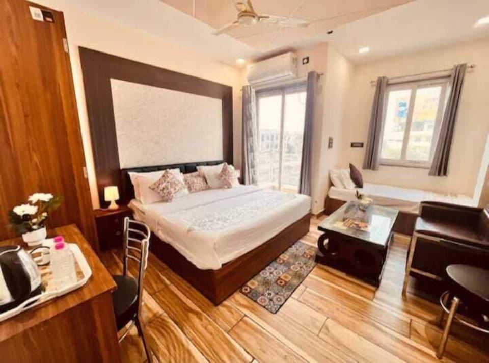 Deluxe Triple Room, Balcony, City View | Free WiFi