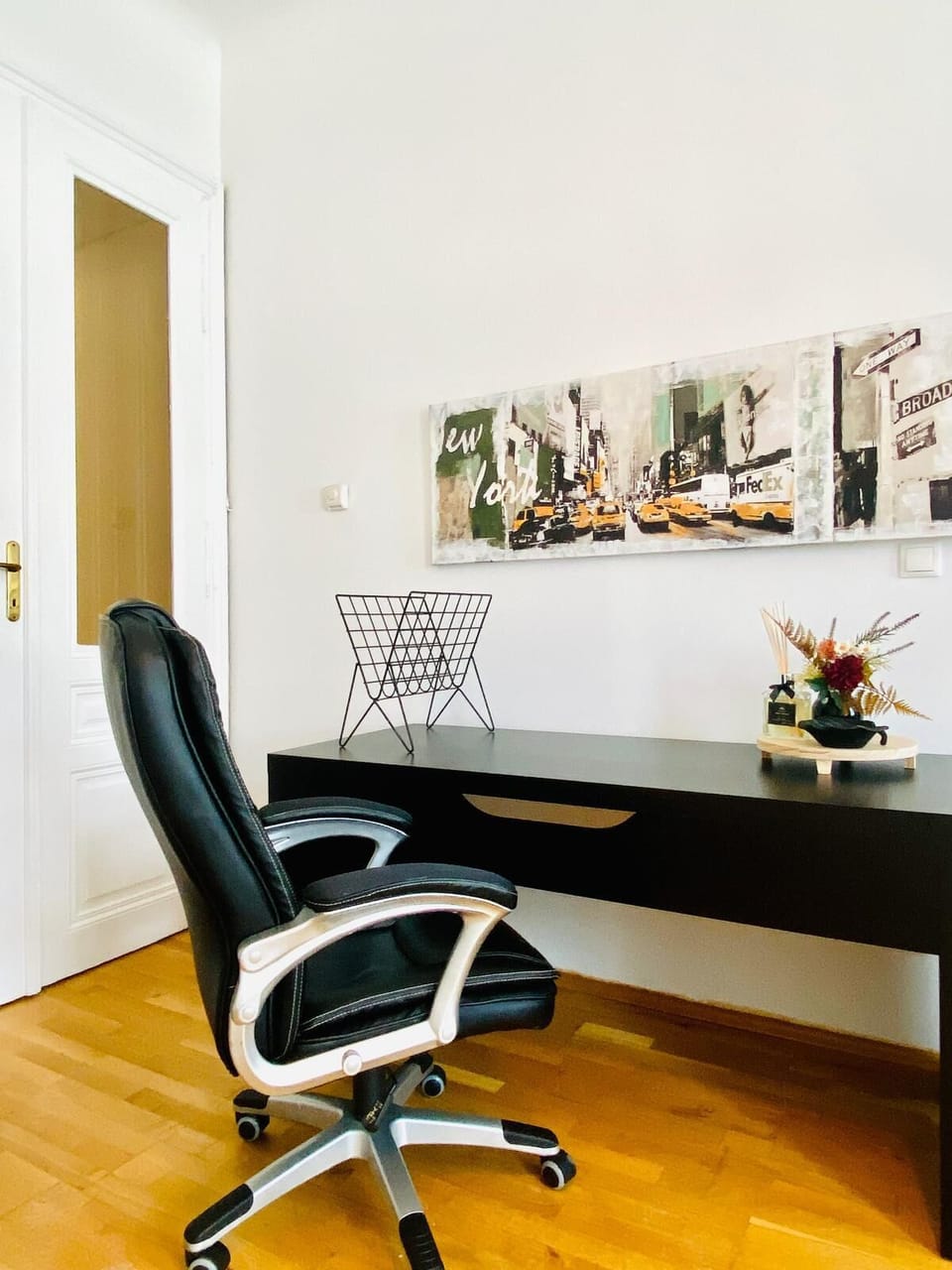 Basic Apartment | Iron/ironing board