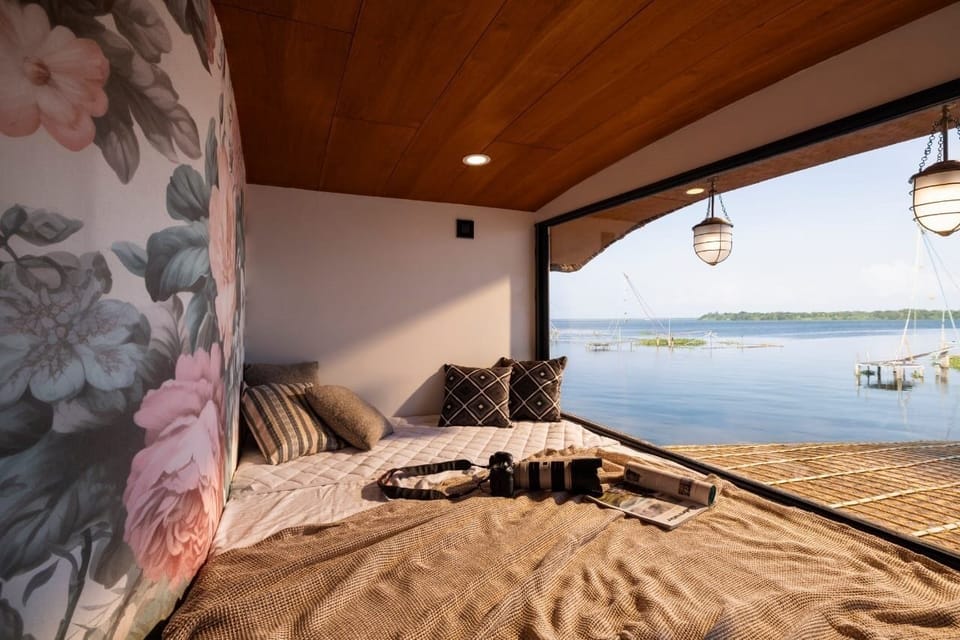 Classic Double Room, Lake View | Iron/ironing board, free WiFi, bed sheets