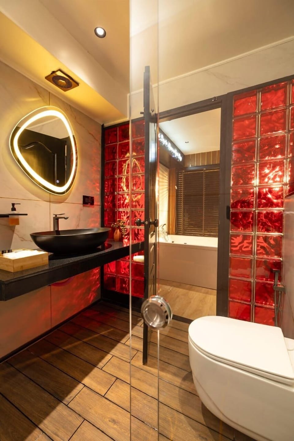 Comfort Double Room | Bathroom | Free toiletries, towels, soap, shampoo