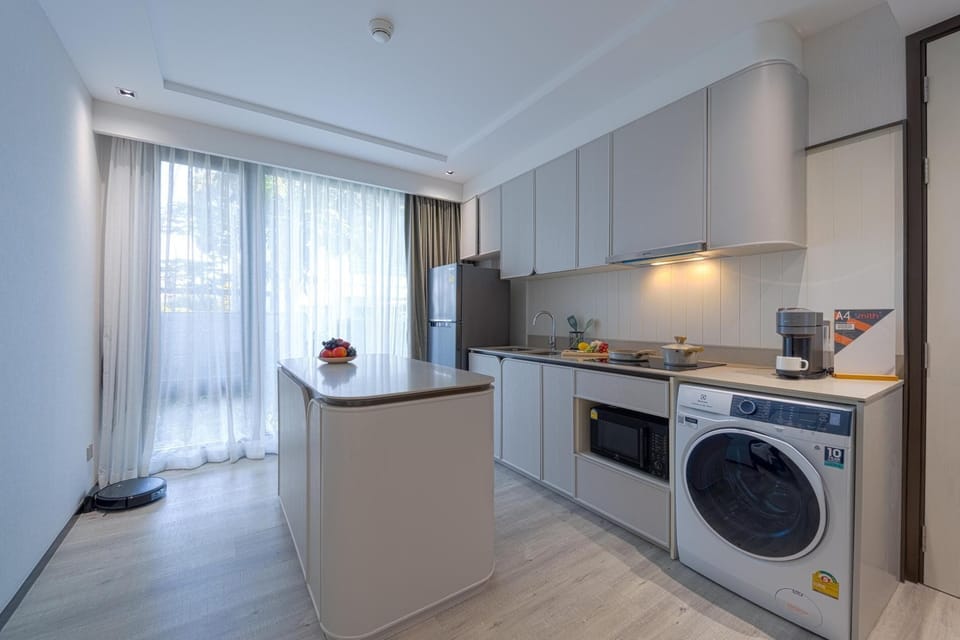 Condo, 2 Bedrooms, Balcony, Pool View | Laundry
