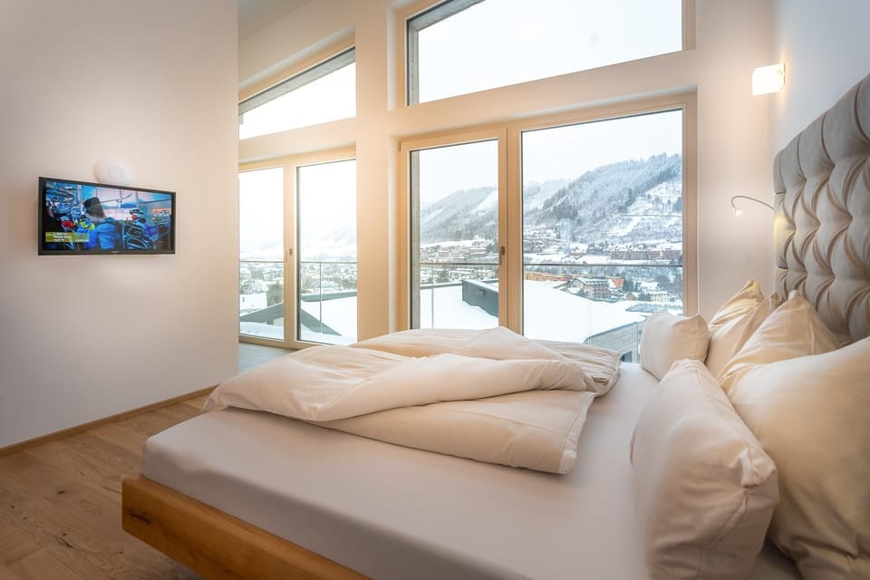LOFT with private sauna | In-room safe, individually decorated, blackout drapes