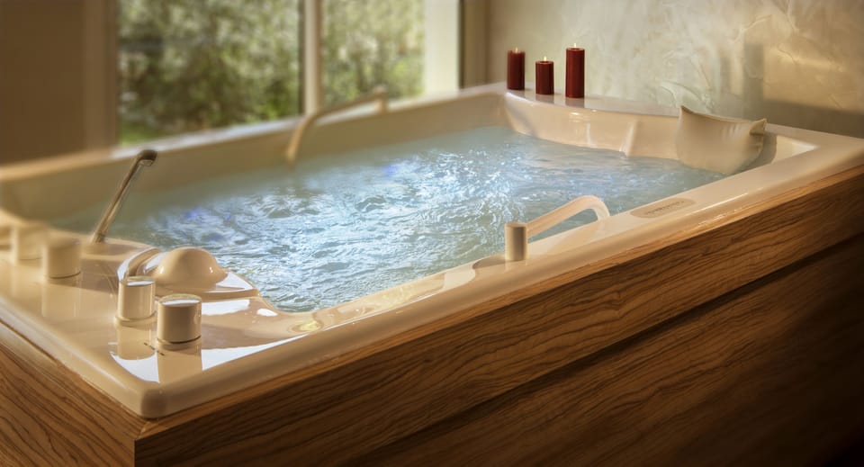 Indoor spa tub