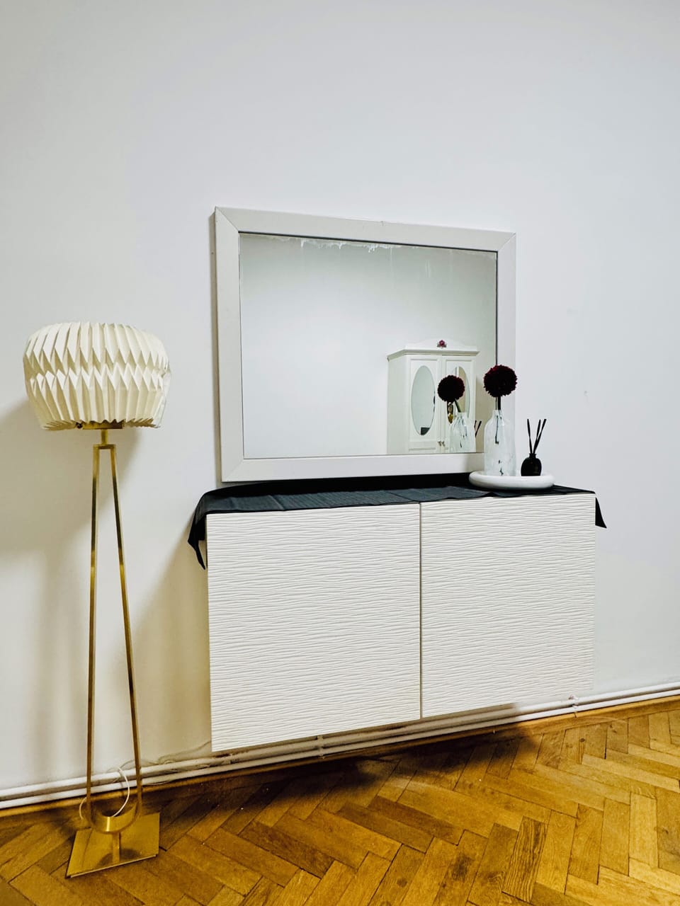 Basic Apartment | Iron/ironing board