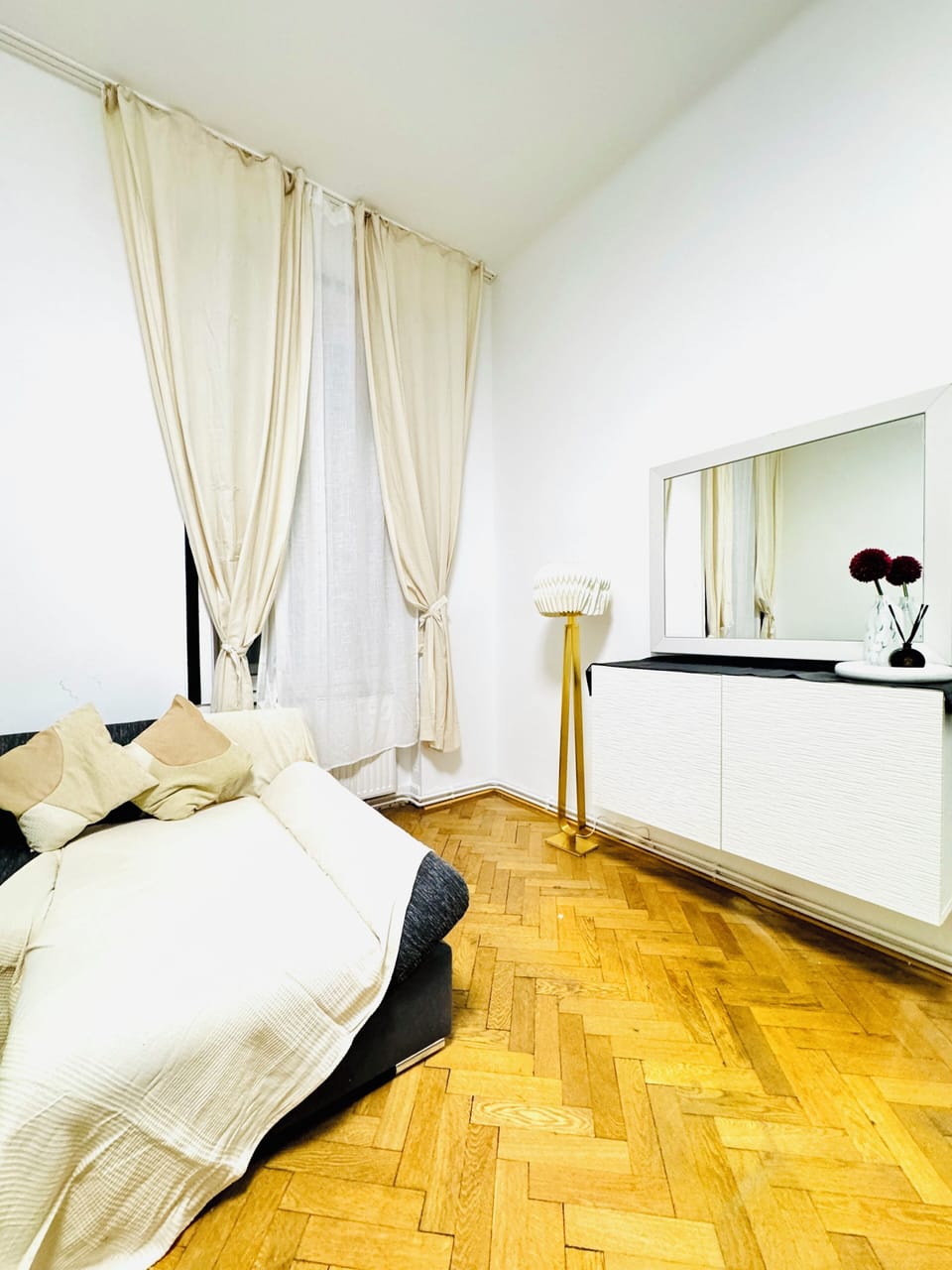 Basic Apartment | Iron/ironing board