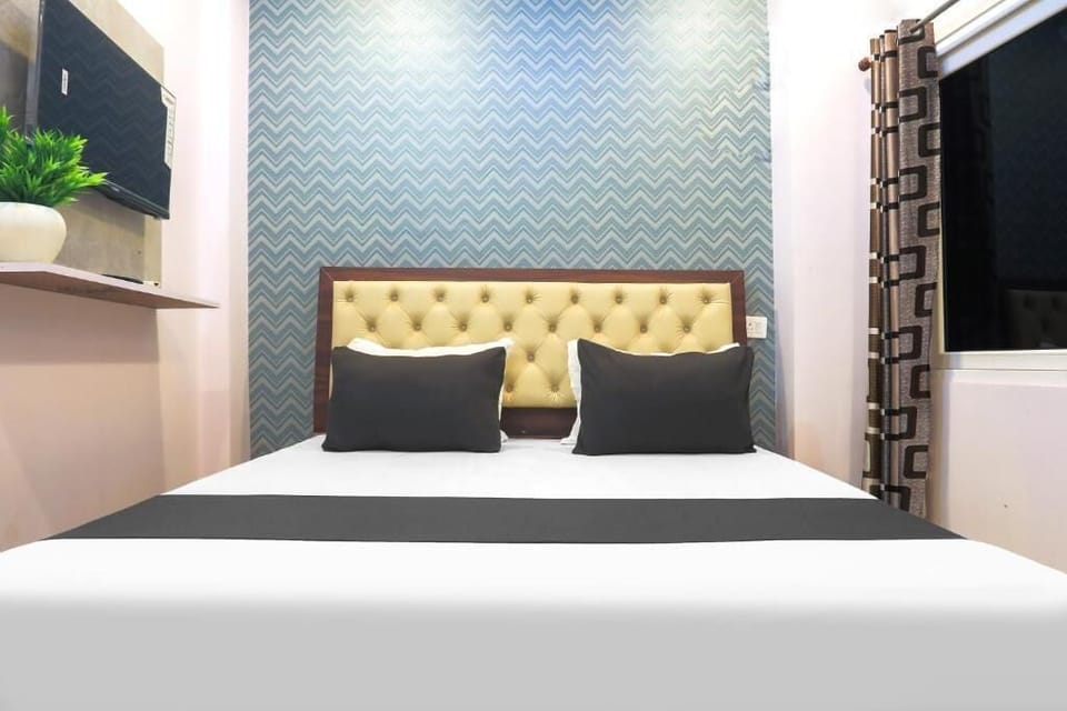 Family Single Room, Balcony, City View | In-room safe, soundproofing, iron/ironing board (on request)