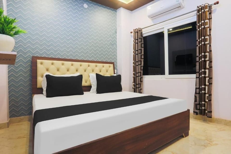 Family Single Room, Balcony, City View | In-room safe, soundproofing, iron/ironing board (on request)