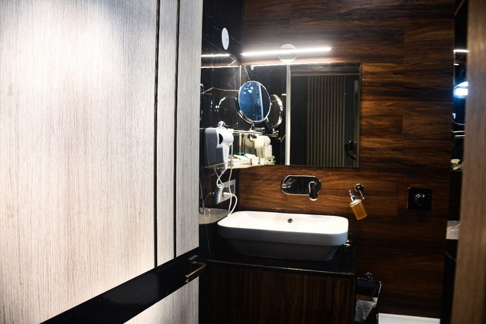 Comfort Studio Suite, City View | Soundproofing, iron/ironing board (on request), WiFi (free), bed sheets