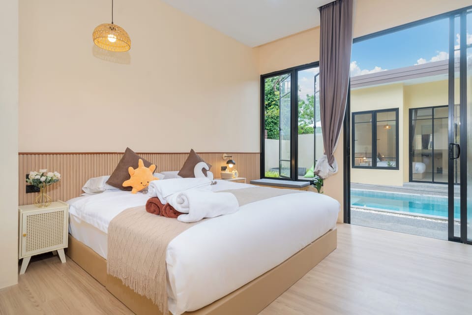 Deluxe Suite, Pool View | View from room