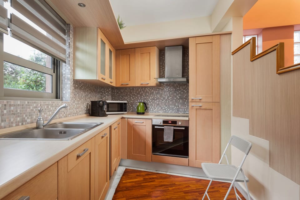 House | Private kitchen | Full-size fridge, microwave, oven, stovetop