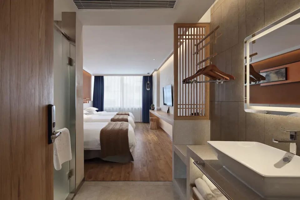 Basic Triple Room | Down comforters, desk, laptop workspace, blackout drapes