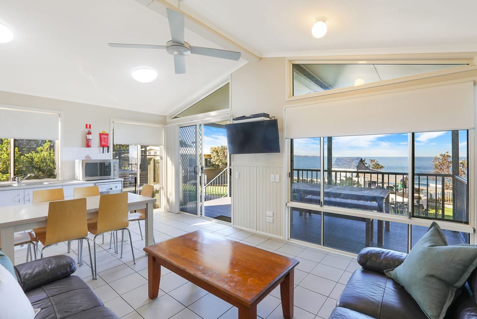 Deluxe Cabin - Sleeps 5 | Living area
