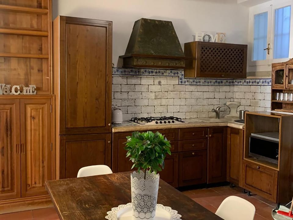 Apartment (2 Bedrooms) | Private kitchen | Microwave, espresso maker, electric kettle