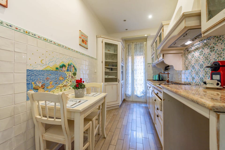Apartment (1 Bedroom) | Private kitchen | Microwave, electric kettle
