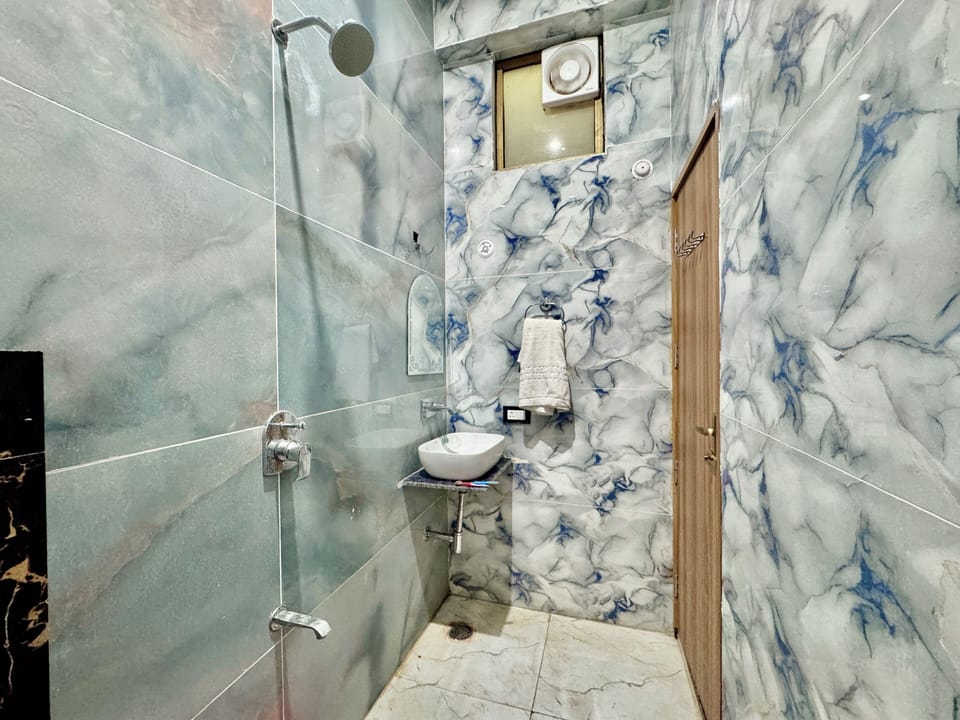 Shower, towels, soap, shampoo