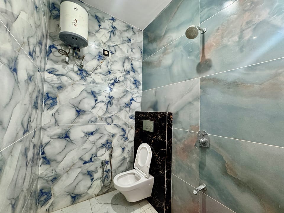 Shower, towels, soap, shampoo