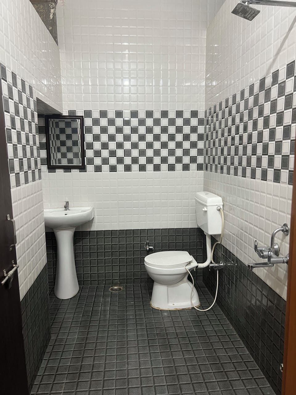 Luxury Double Room, City View | Bathroom | Free toiletries, towels, soap, shampoo