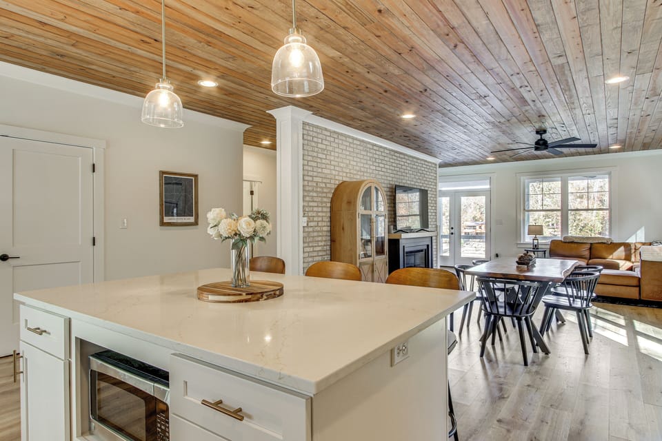 House (5 Bedrooms) | Interior