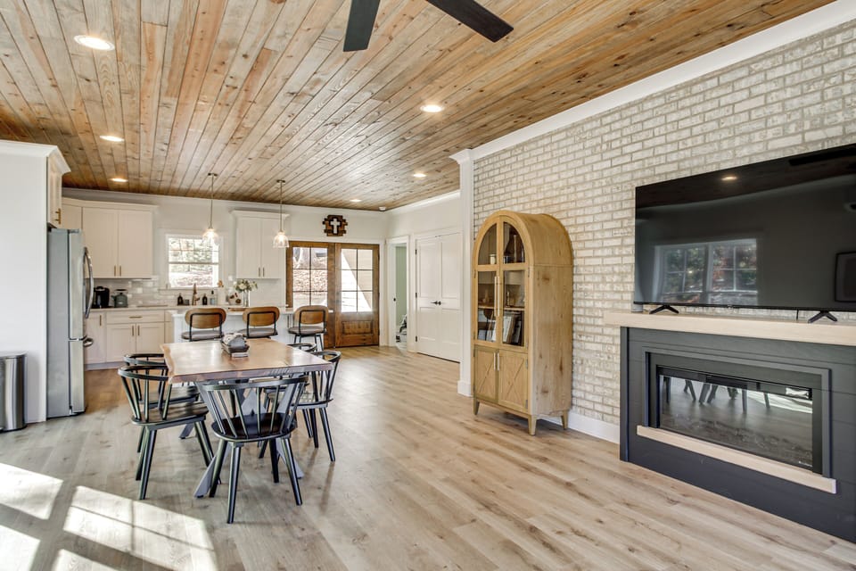 House (5 Bedrooms) | Interior
