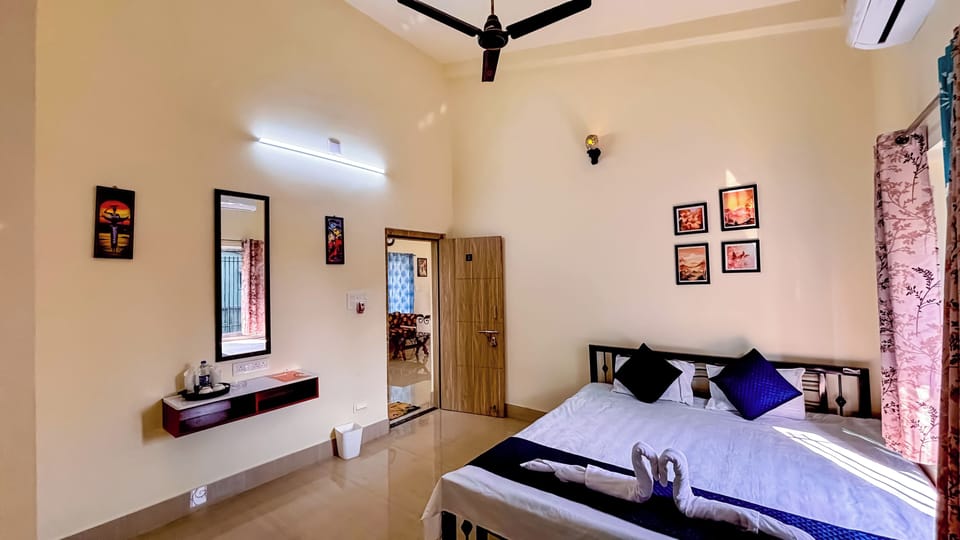 Laptop workspace, free WiFi, bed sheets