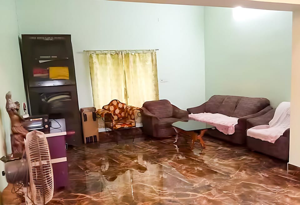 Three Bedroom Villa With Garden | Living room
