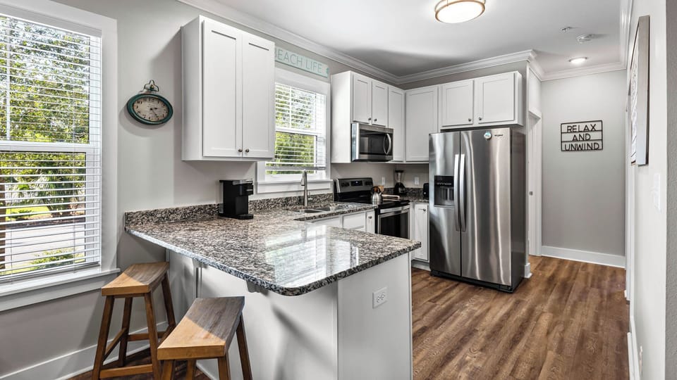 Blue Beach Bungalow - - Kitchen Area