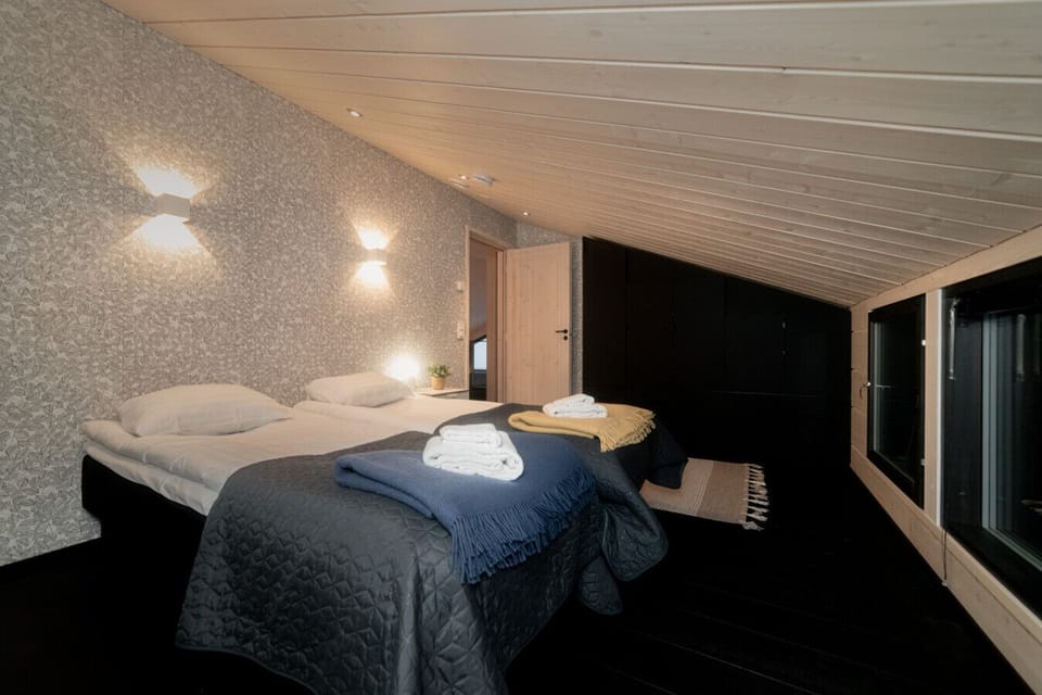 Sleep peacefully in a bedroom that combines comfort, elegance, and soft bedding.