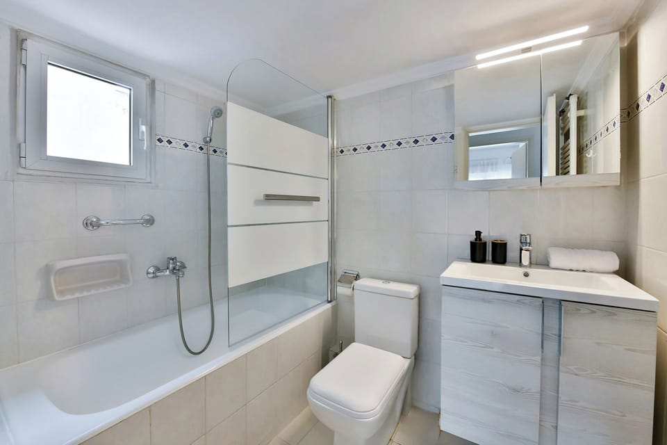 Apartment, 3 Bedrooms | Bathroom