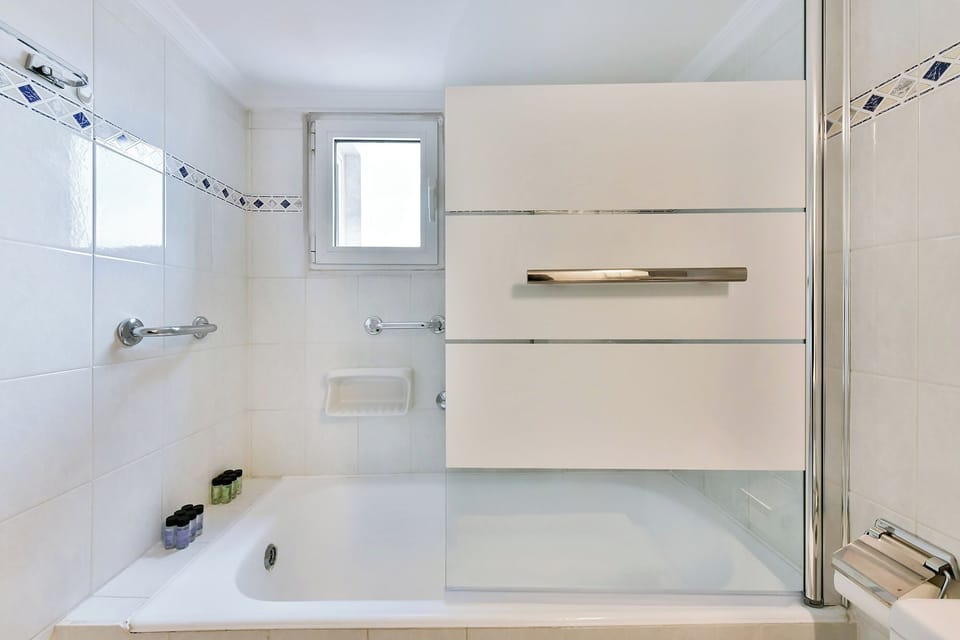 Apartment, 3 Bedrooms | Bathroom