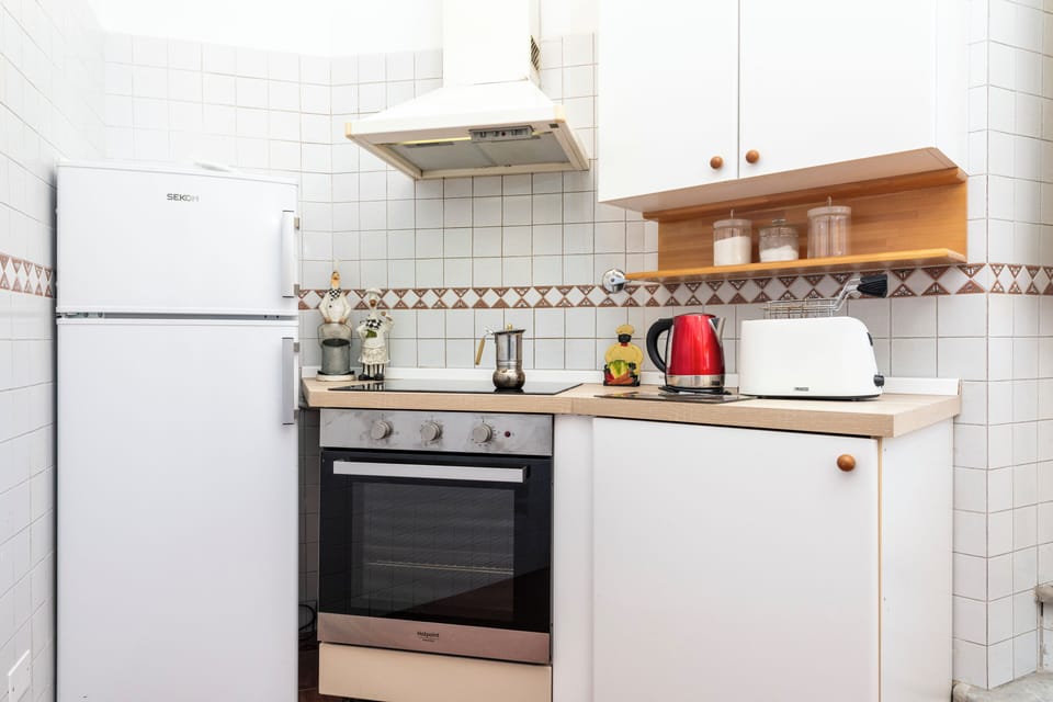 Deluxe Apartment, Balcony, City View | Private kitchen | Full-size fridge, microwave, oven, stovetop