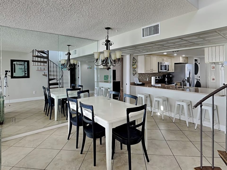 Dining Area - Floor 1