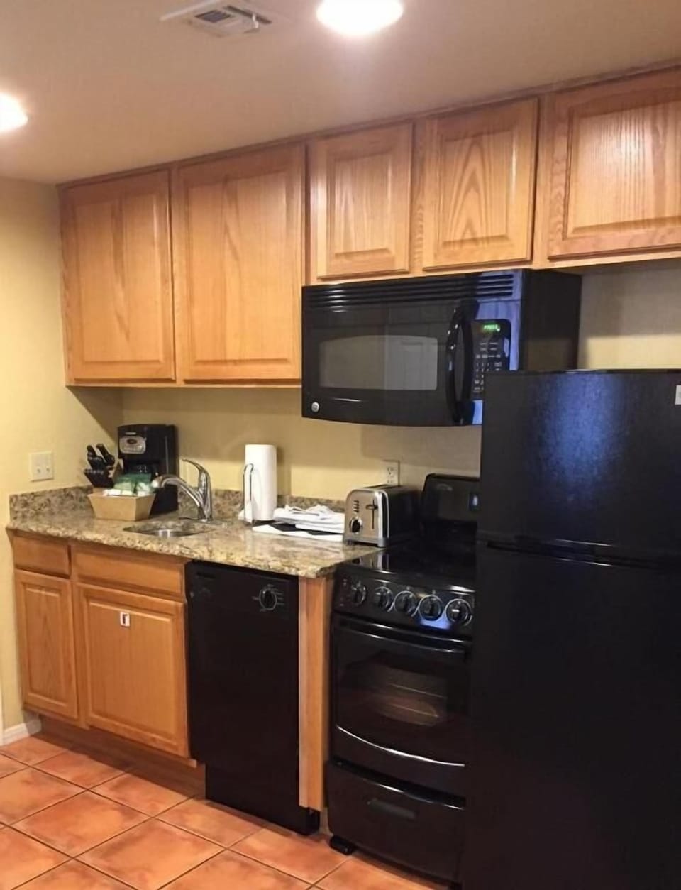 Standard Condo, 1 Bedroom, Kitchenette | Private kitchenette | Fridge, microwave, coffee/tea maker
