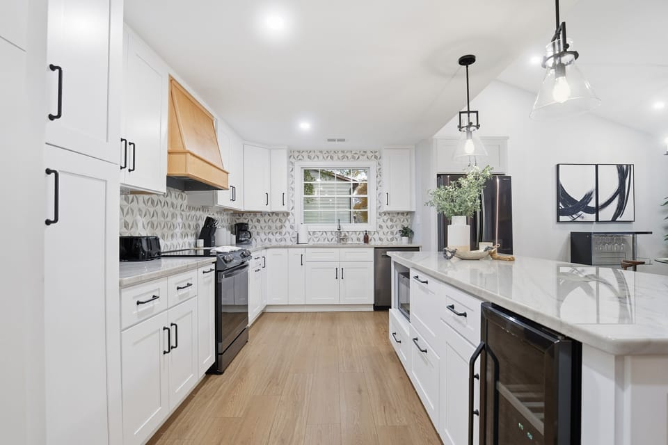 Signature House, 4 Bedrooms, Non Smoking, Patio | Private kitchen | Fridge, microwave, oven, stovetop